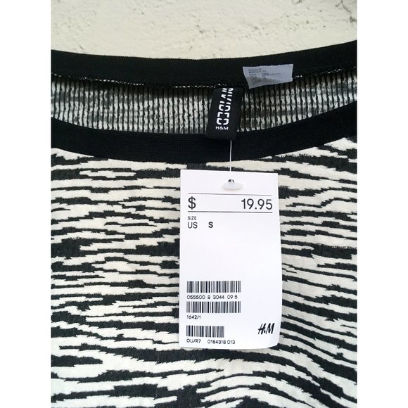 H&M Sweatshirt with Black and White Woven Patterns (size S) - Picture 2 of 4